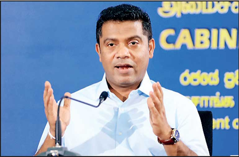 'මෙය විශාල මිල වැඩි කිරීමක් නොවේ සීමිත වැඩි කිරීමක්' වැඩි වූ තෙල් මිල ගැන අමාත්‍ය නලින්ද පැවසූ දේ - 11.03.2026