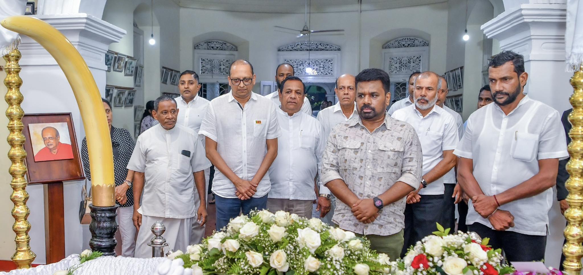 මහාචාර්ය තිස්ස විතාරණගේ දේහයට ජනපති අවසන් ගෞරව දක්වයි. - 16.02.2026