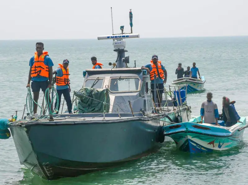 හෂිස් මත්ද්‍රව්‍ය රැගත් ඩිංගි යාත්‍රාවක් සමඟ සැකකරුවන් නාවික හමුදා භාරයට. - 15.02.2026