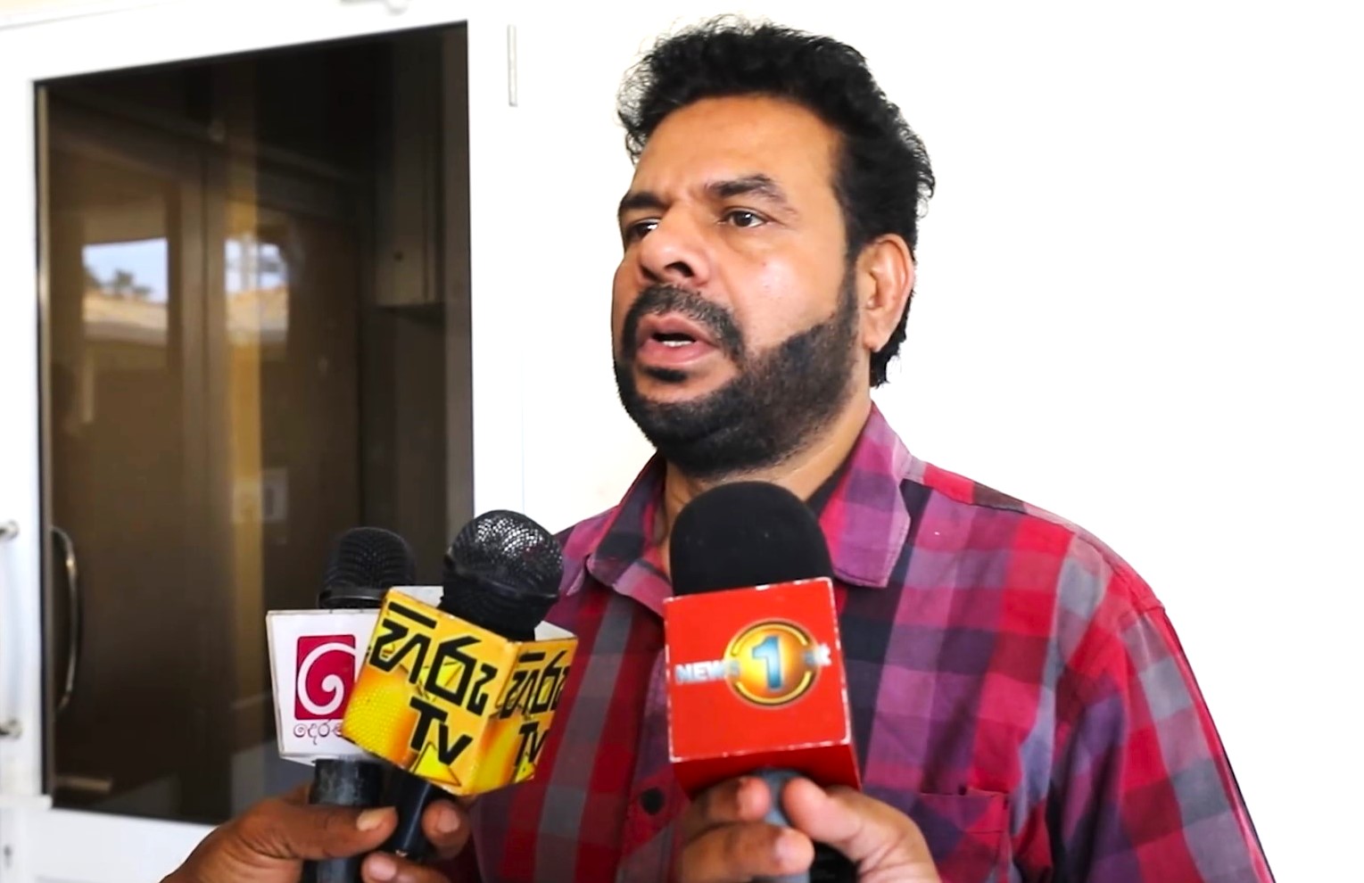 'තුට්ටු දෙකට වී දෙන්න එපා.' නාමල් කරුණාරත්න ගොවීන්ගෙන් ඉල්ලයි. - 01.03.2026