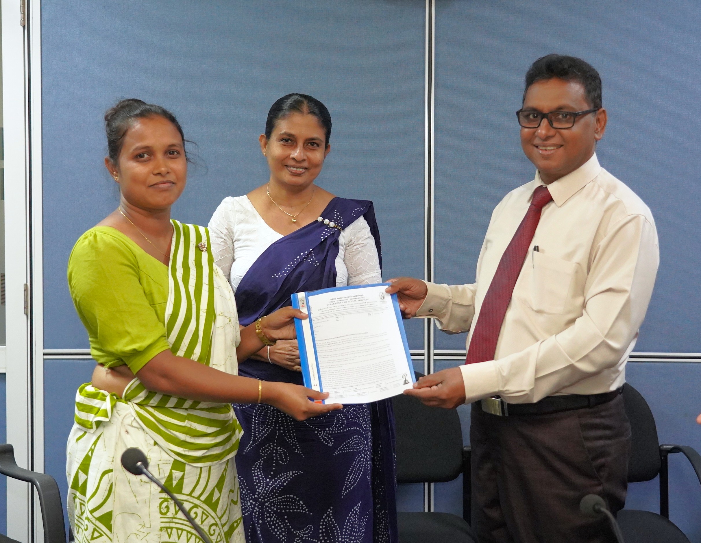 ආබාධ සහිත පුද්ගලයන් සඳහා සංඥා භාෂා පරිවර්තකයන්ට පත්වීම් ලිපි ප්රදානය කෙරේ. - 22.06.2026